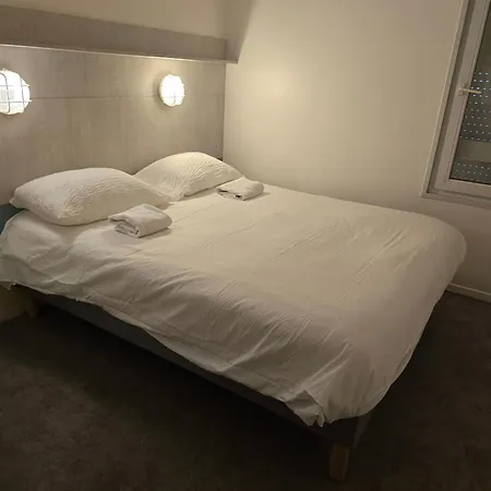 Brit Hotel Essentiel Poitiers Gare Du Futuroscope Hotel Jaunay-Clan