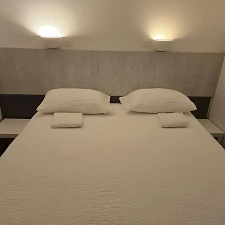 Brit Hotel Essentiel Poitiers Gare Du Futuroscope Hotel Jaunay-Clan