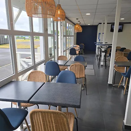 Brit Hotel Essentiel Poitiers Gare Du Futuroscope Hotel Jaunay-Clan