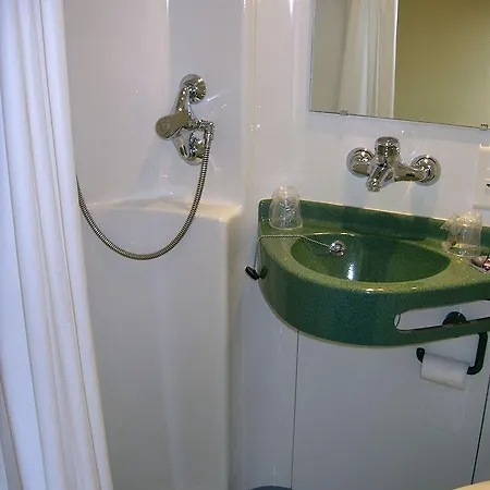 Hotell Brit Essentiel Poitiers Gare Du Futuroscope *